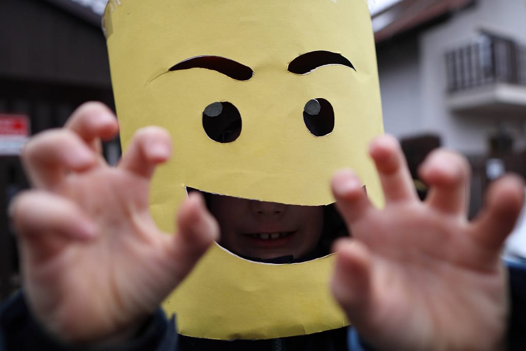 děti v maskách