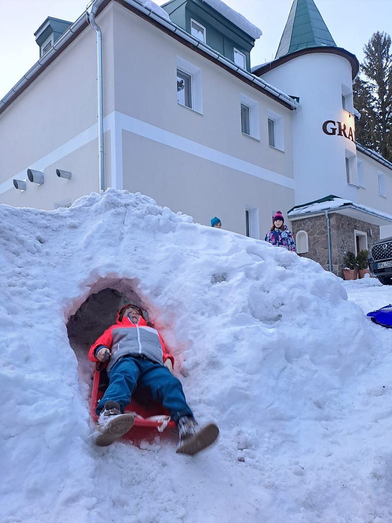 dovádění na sněhu