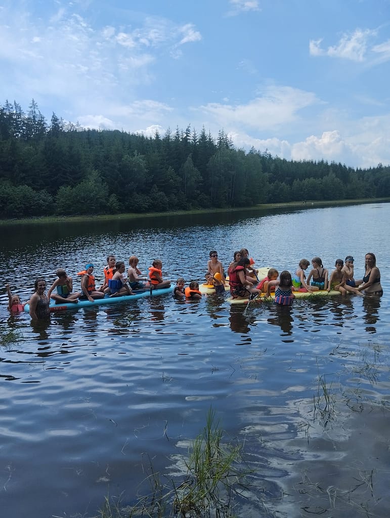 na paddleboardech